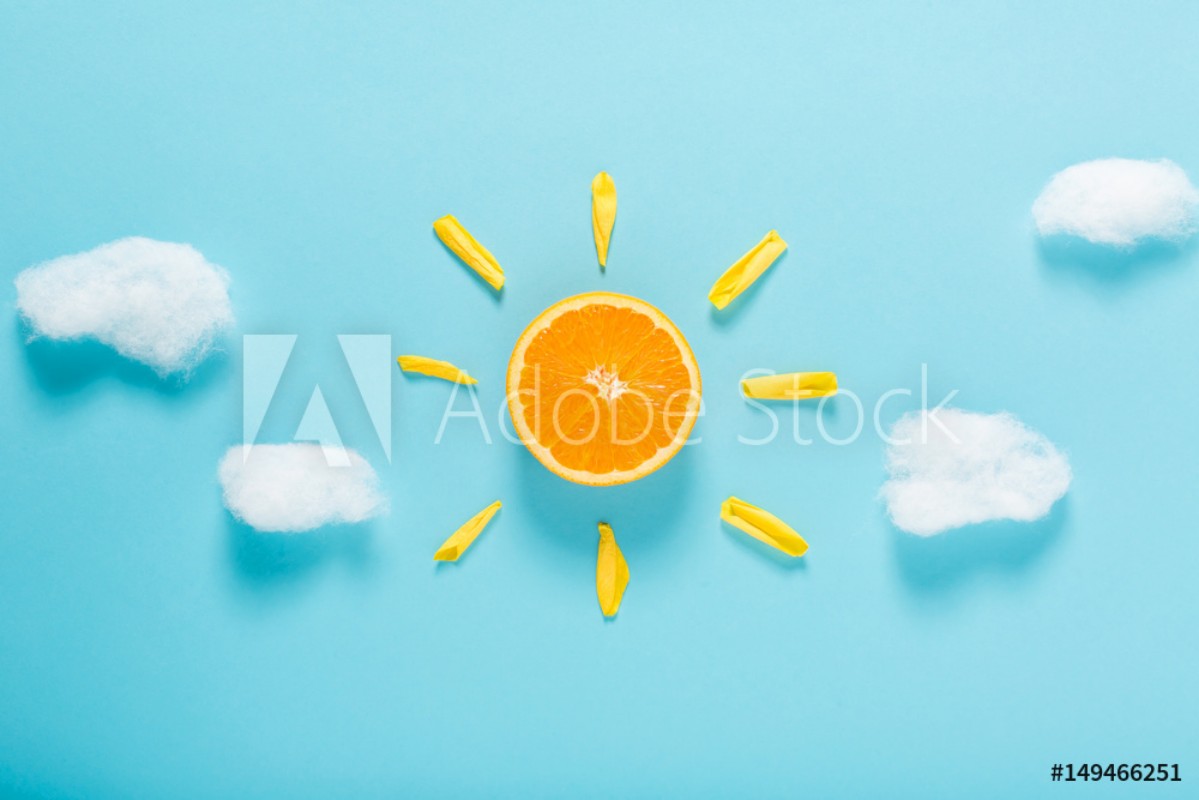 Afbeeldingen van Orange slice as the sun concept